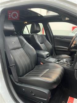 کرایسلەر 300